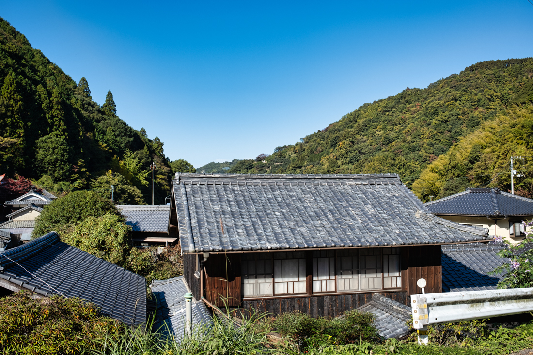 田舎の空き家の写真