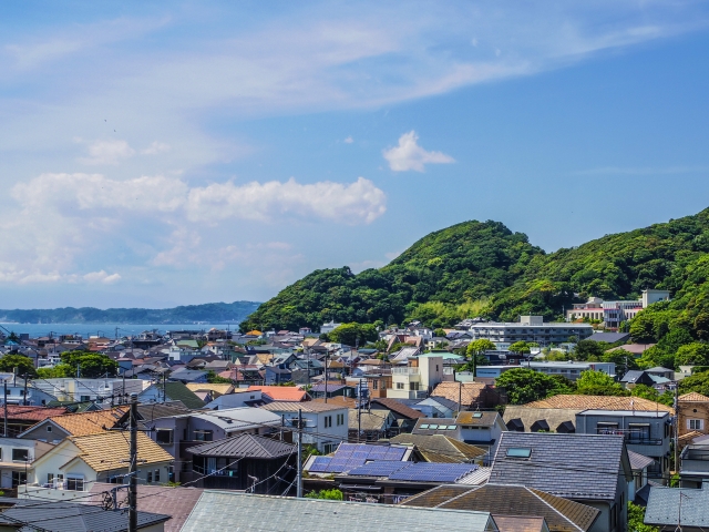 海が見える空き家の写真