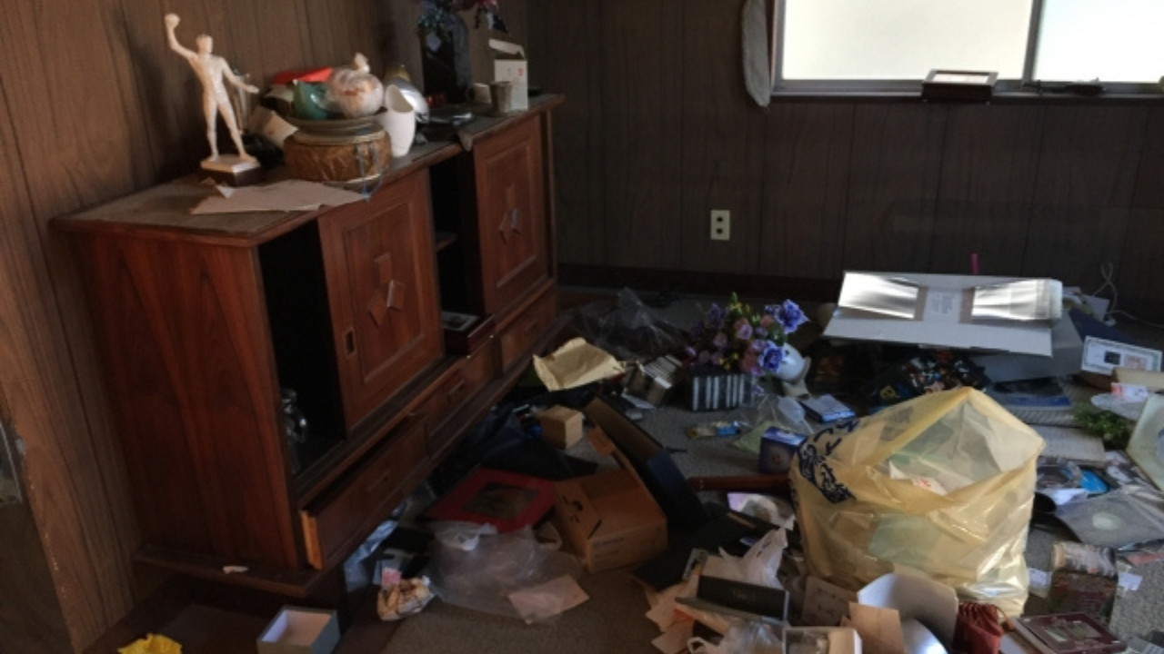 汚部屋の片付けかたを解説した記事に使用した汚部屋の画像。