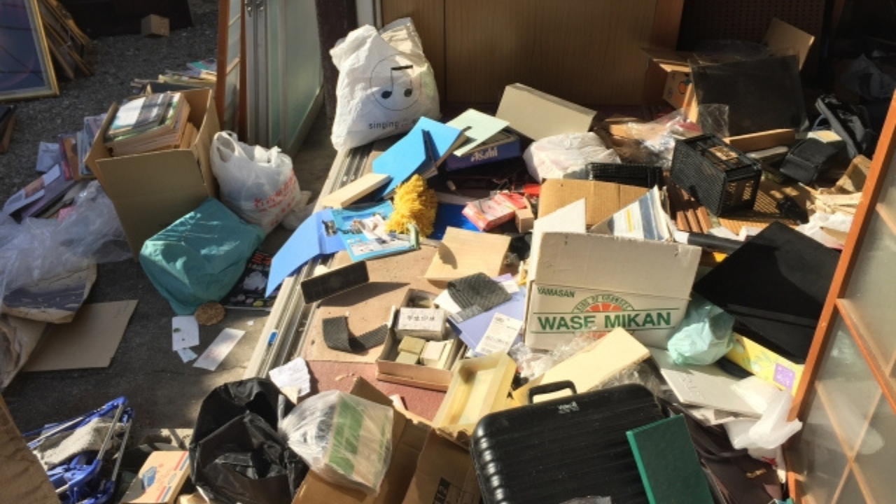 安くゴミ屋敷を片付けるための解説記事に使用したゴミ屋敷の画像